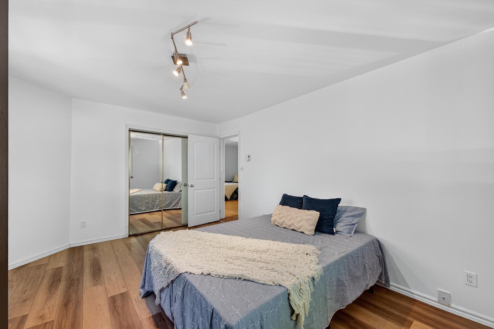 









1011


Rue Lapointe

,
Terrebonne (Lachenaie),




QC
J6W5H2

