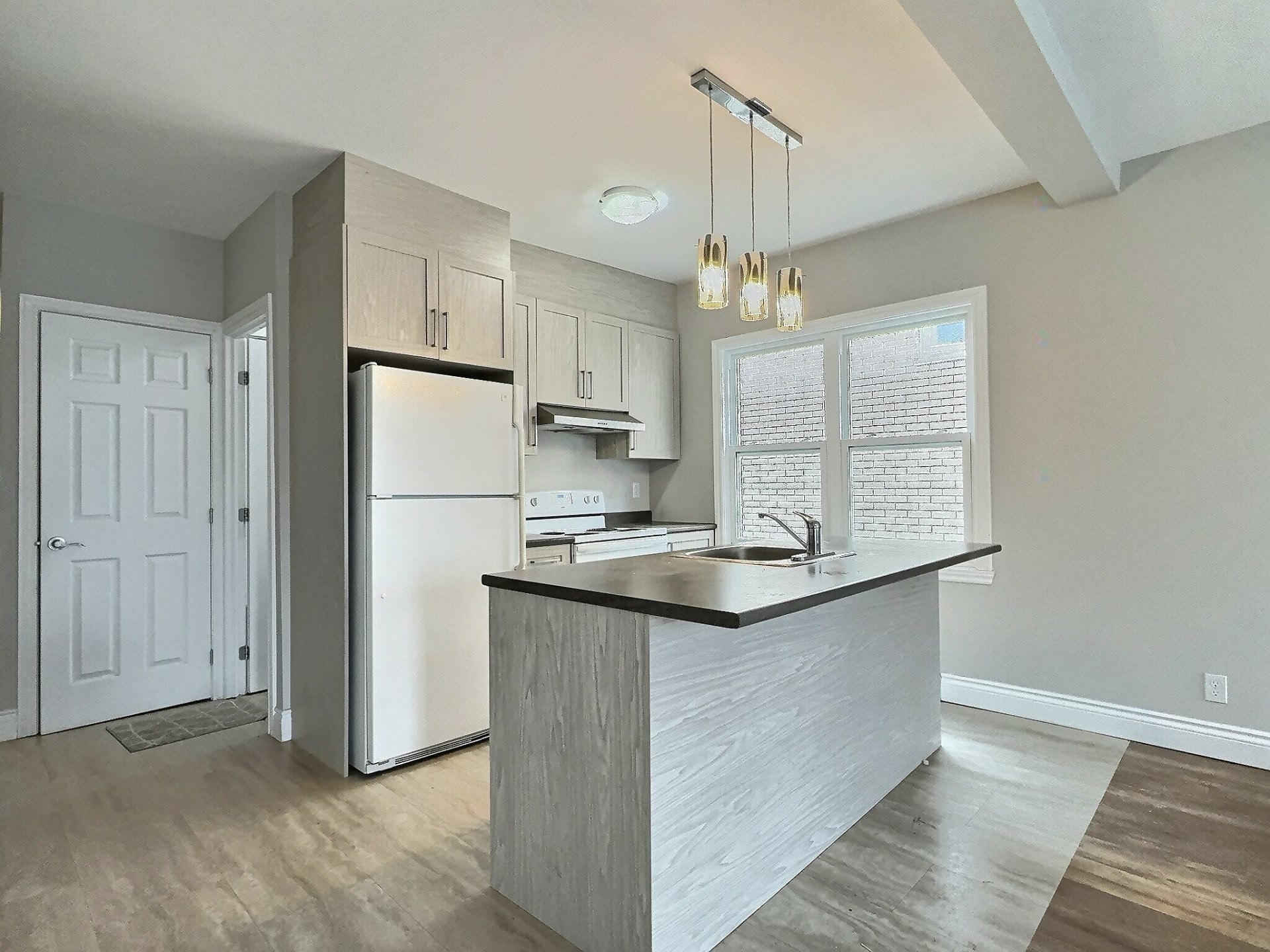 









523Z

 - 531Z


Rue King E.

,
Sherbrooke (Fleurimont),




QC
J1G1B6

