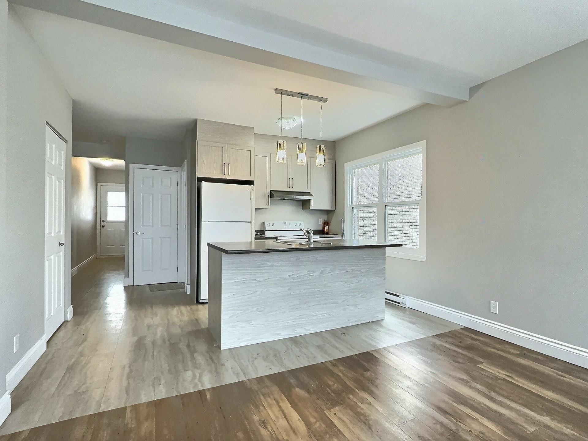 









523Z

 - 531Z


Rue King E.

,
Sherbrooke (Fleurimont),




QC
J1G1B6

