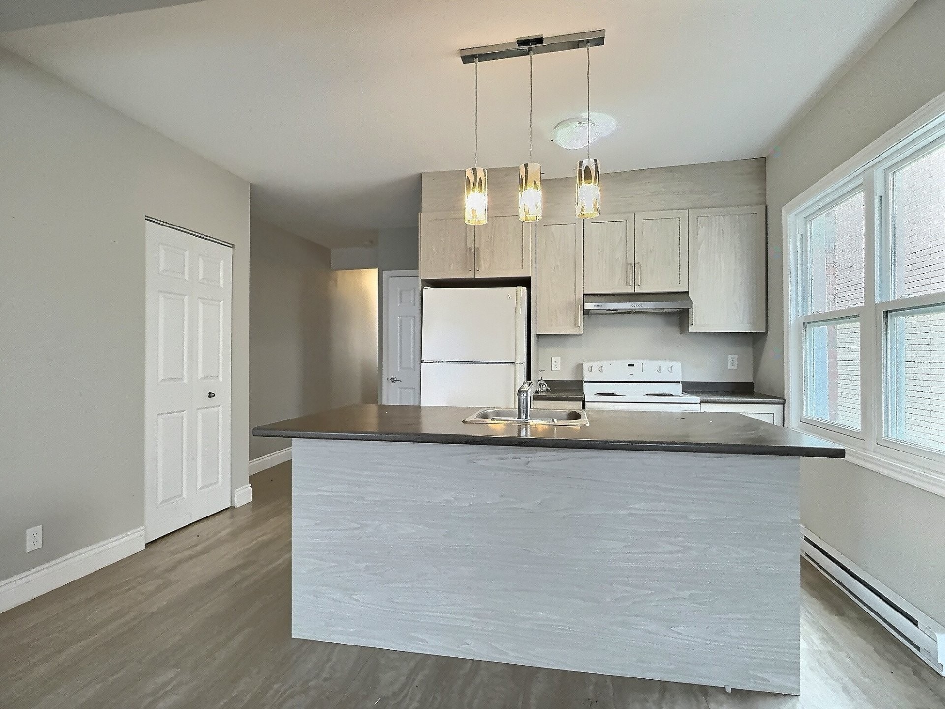 









523Z

 - 531Z


Rue King E.

,
Sherbrooke (Fleurimont),




QC
J1G1B6

