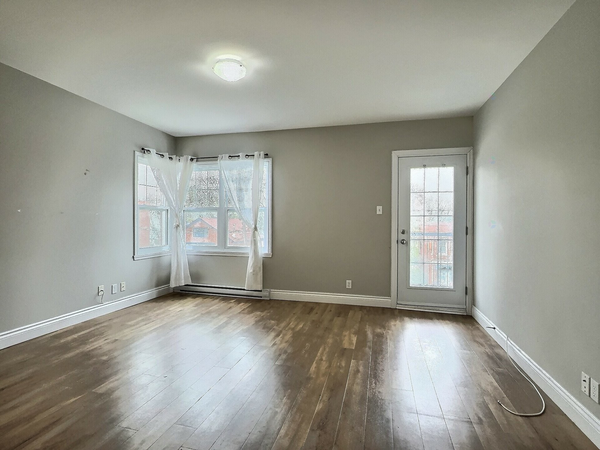 









523Z

 - 531Z


Rue King E.

,
Sherbrooke (Fleurimont),




QC
J1G1B6

