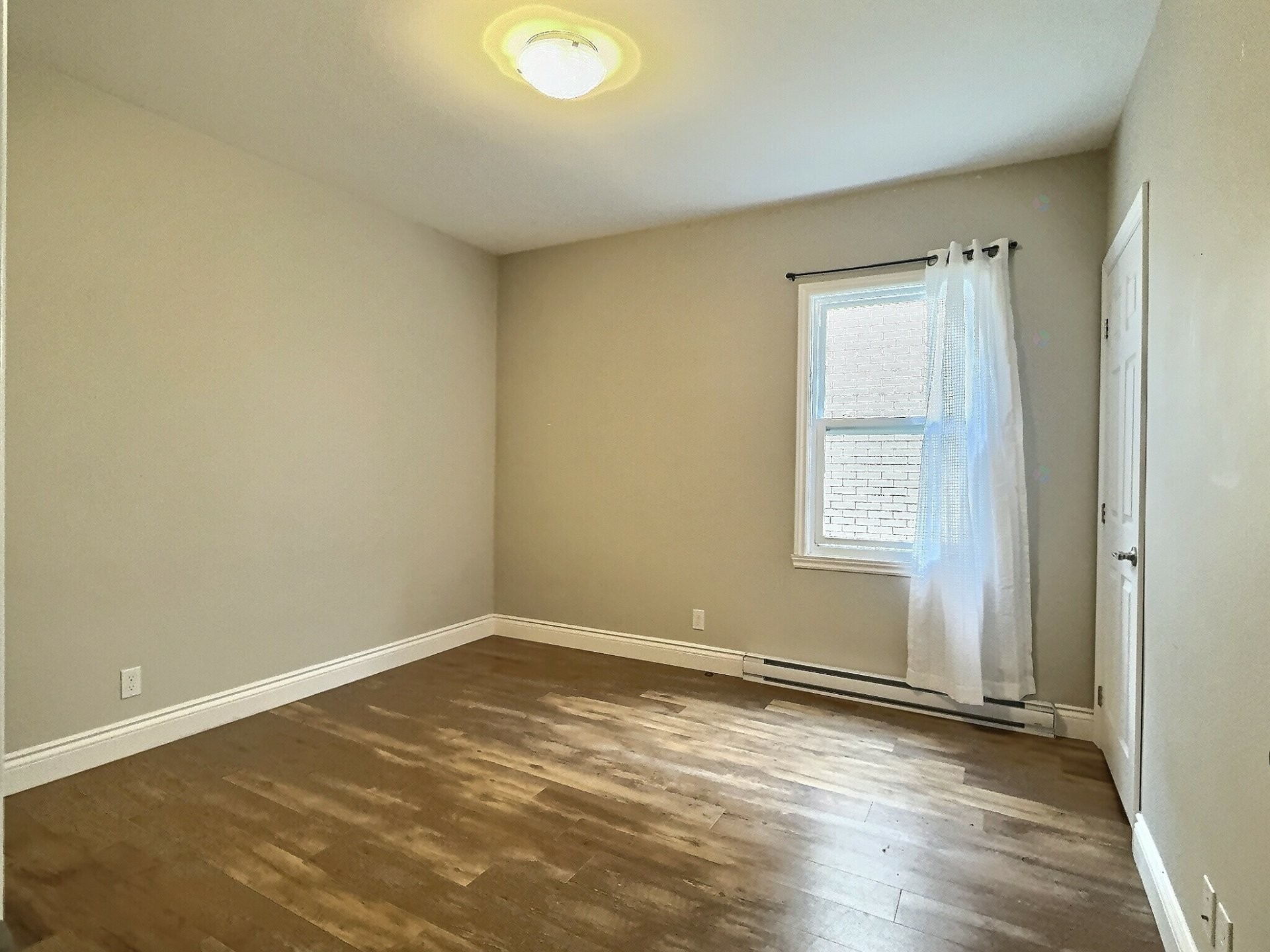 









523Z

 - 531Z


Rue King E.

,
Sherbrooke (Fleurimont),




QC
J1G1B6

