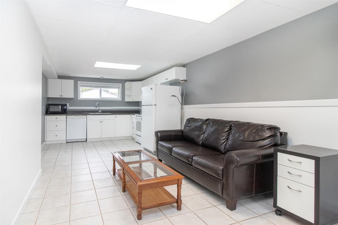 









1310


Mary

Court,
Kelowna,




BC
V1X 5V3

