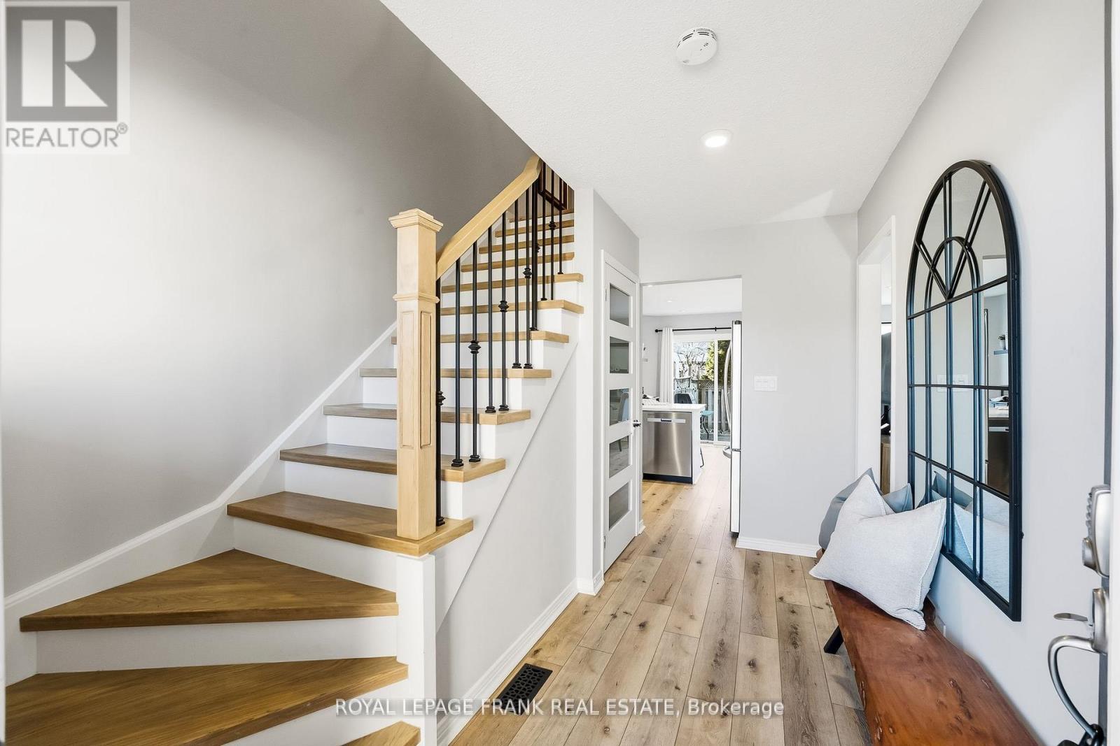 












6 SHORT CRESCENT

,
Clarington (Courtice),




Ontario
L1E2Z5

