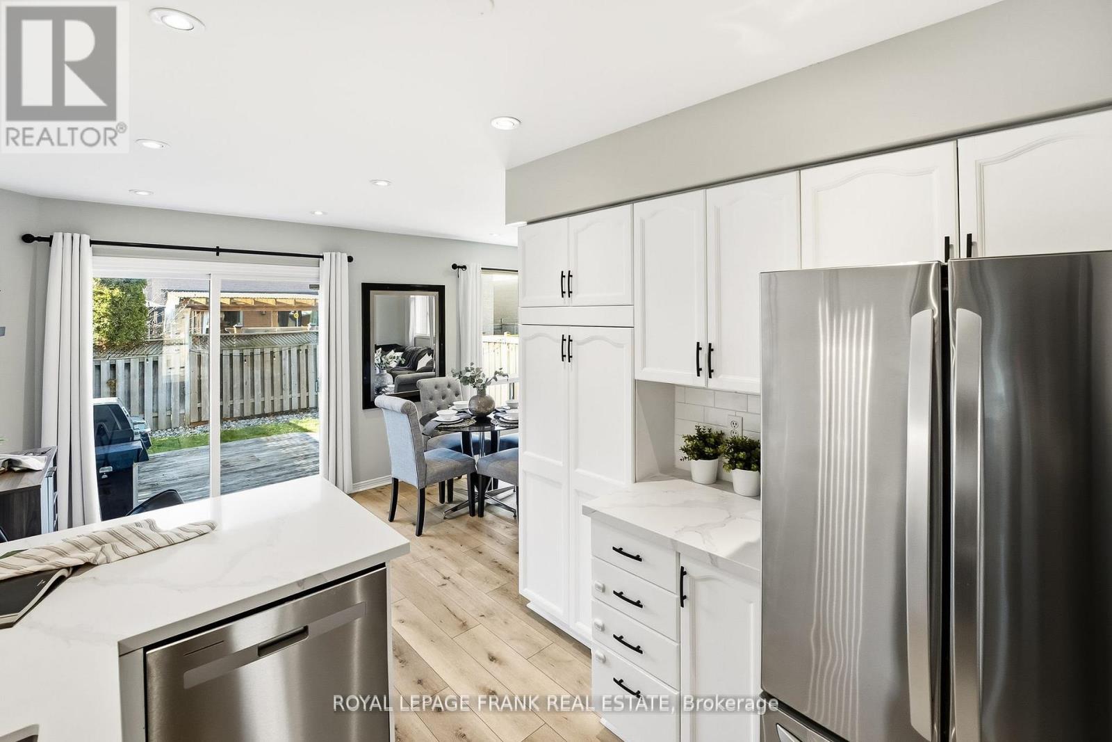 












6 SHORT CRESCENT

,
Clarington (Courtice),




Ontario
L1E2Z5

