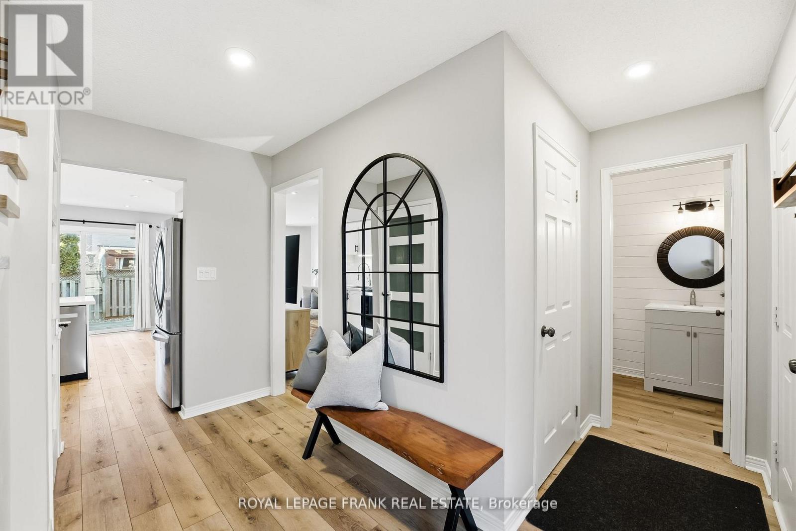 












6 SHORT CRESCENT

,
Clarington (Courtice),




Ontario
L1E2Z5

