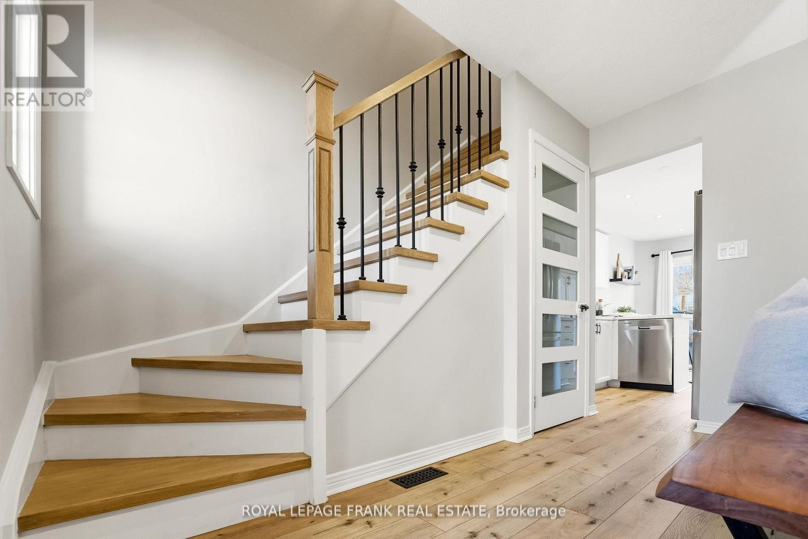 












6 SHORT CRESCENT

,
Clarington (Courtice),




Ontario
L1E2Z5

