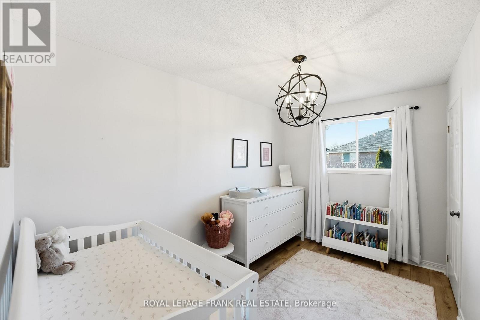 












6 SHORT CRESCENT

,
Clarington (Courtice),




Ontario
L1E2Z5

