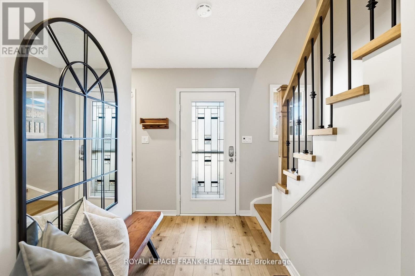 












6 SHORT CRESCENT

,
Clarington (Courtice),




Ontario
L1E2Z5

