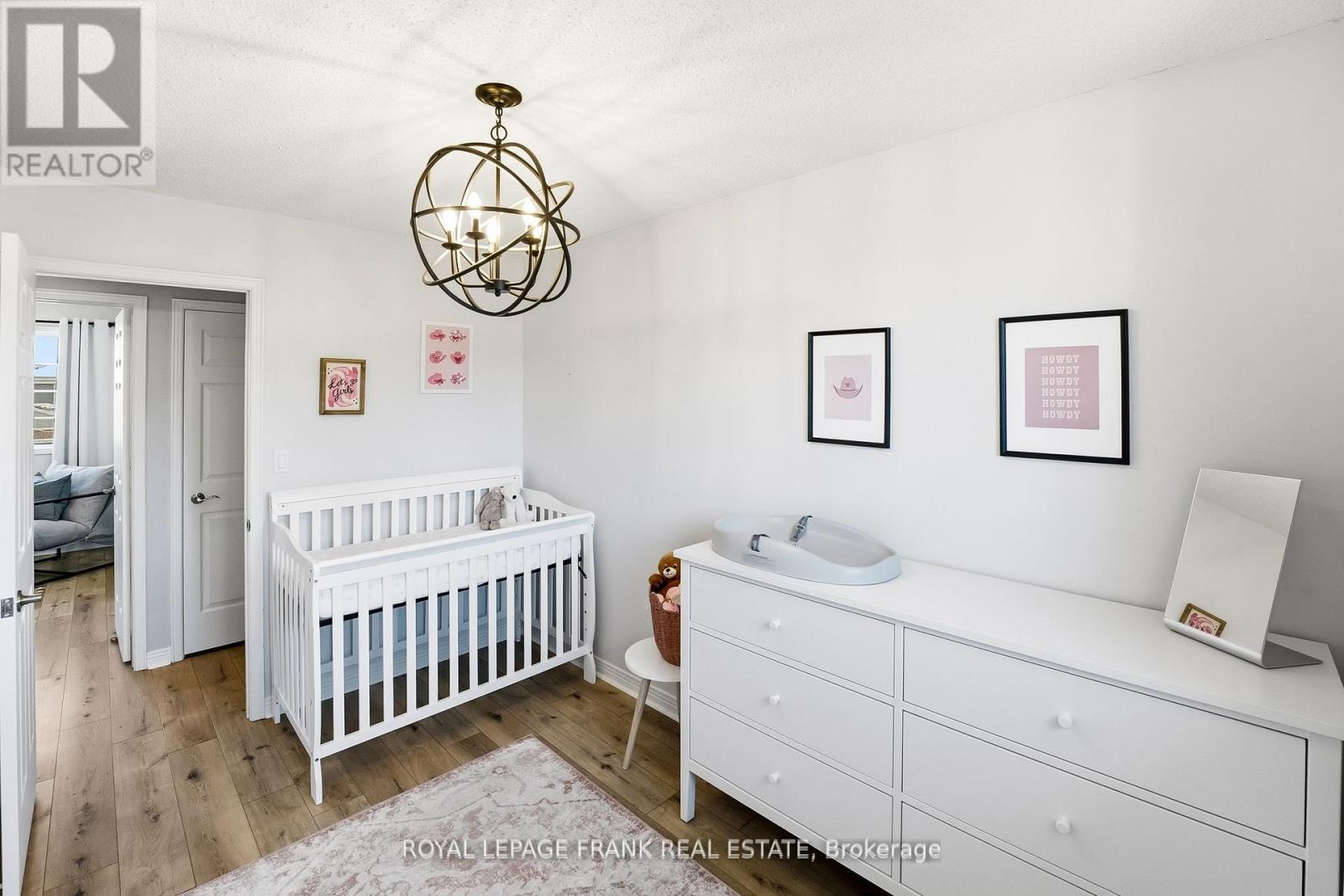 












6 SHORT CRESCENT

,
Clarington (Courtice),




Ontario
L1E2Z5

