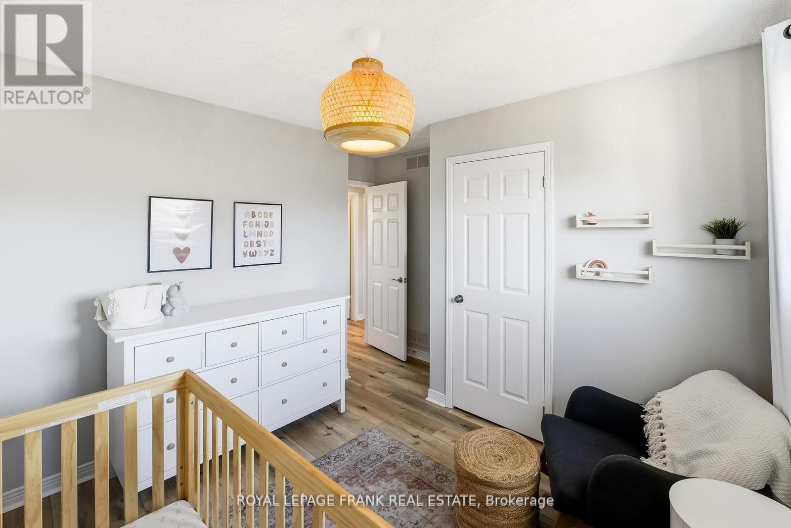 












6 SHORT CRESCENT

,
Clarington (Courtice),




Ontario
L1E2Z5

