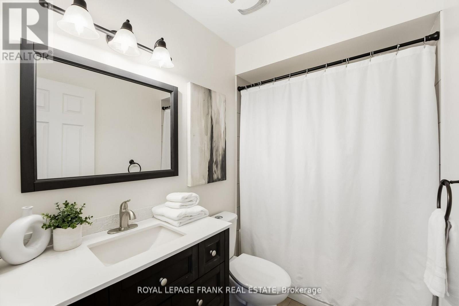 












6 SHORT CRESCENT

,
Clarington (Courtice),




Ontario
L1E2Z5

