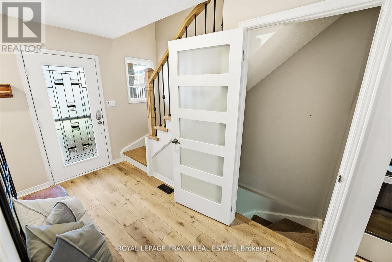 












6 SHORT CRESCENT

,
Clarington (Courtice),




Ontario
L1E2Z5

