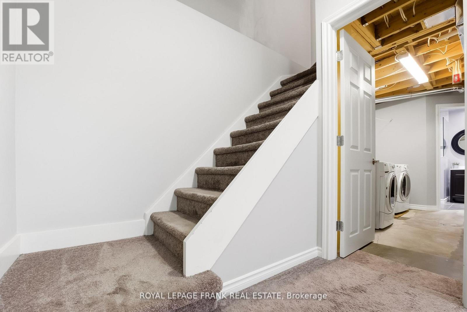 












6 SHORT CRESCENT

,
Clarington (Courtice),




Ontario
L1E2Z5

