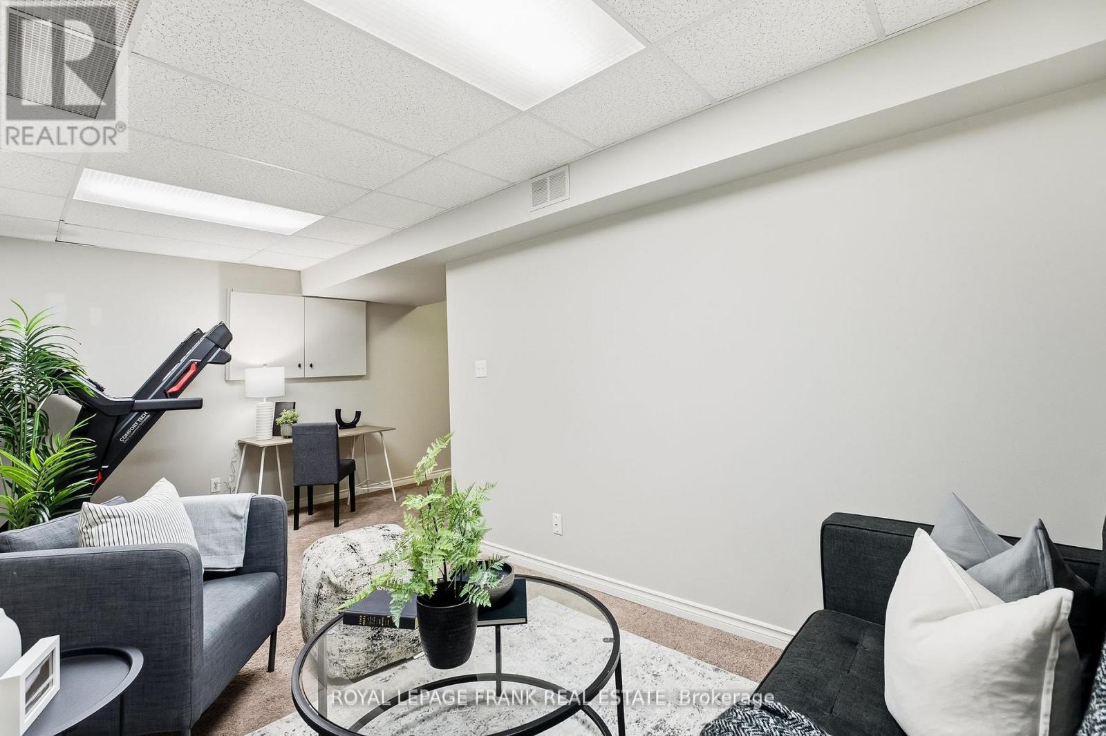 












6 SHORT CRESCENT

,
Clarington (Courtice),




Ontario
L1E2Z5

