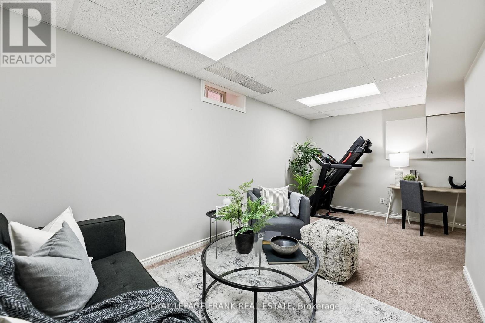 












6 SHORT CRESCENT

,
Clarington (Courtice),




Ontario
L1E2Z5

