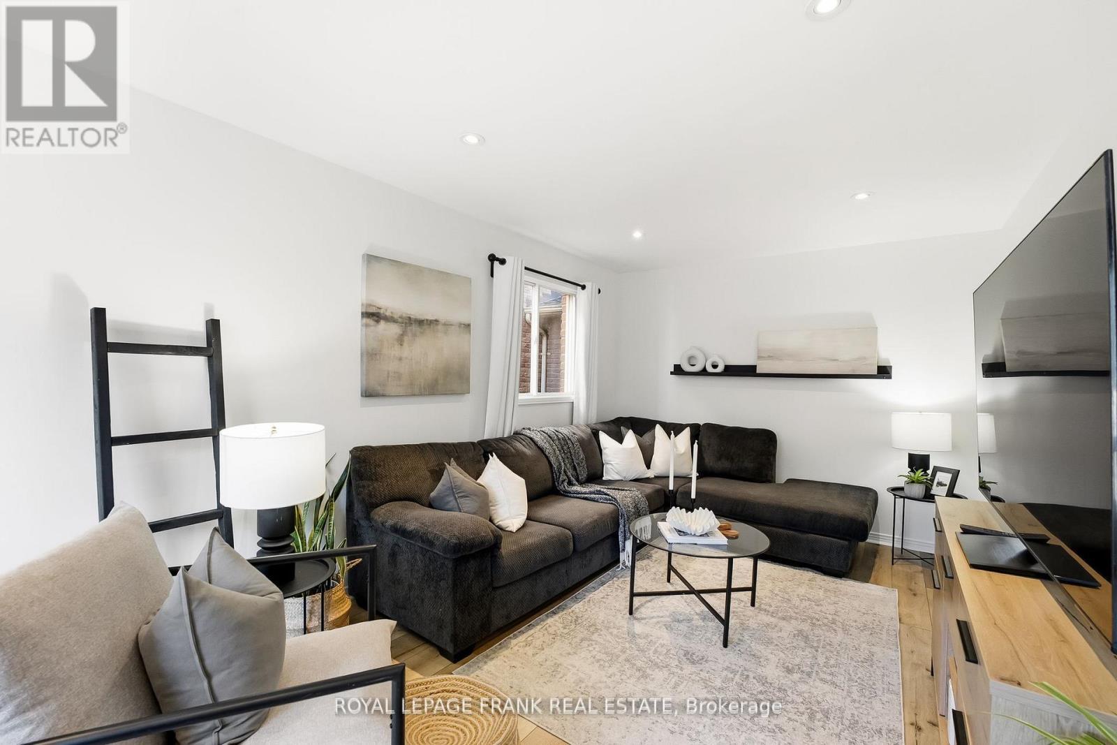 












6 SHORT CRESCENT

,
Clarington (Courtice),




Ontario
L1E2Z5

