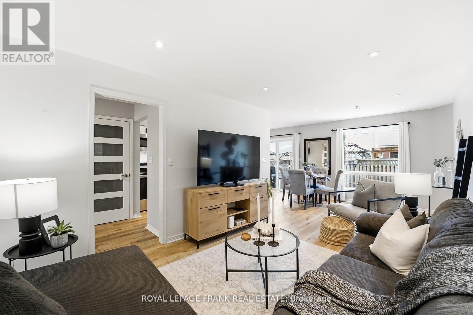 












6 SHORT CRESCENT

,
Clarington (Courtice),




Ontario
L1E2Z5

