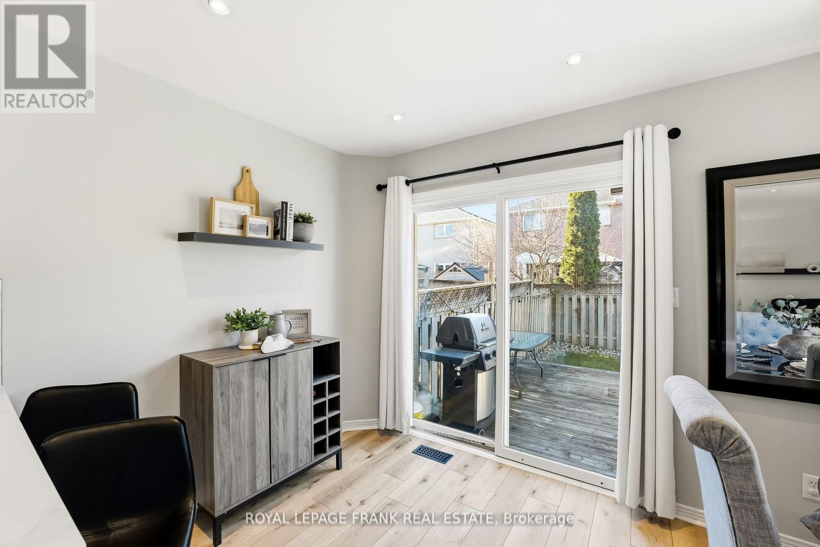 












6 SHORT CRESCENT

,
Clarington (Courtice),




Ontario
L1E2Z5

