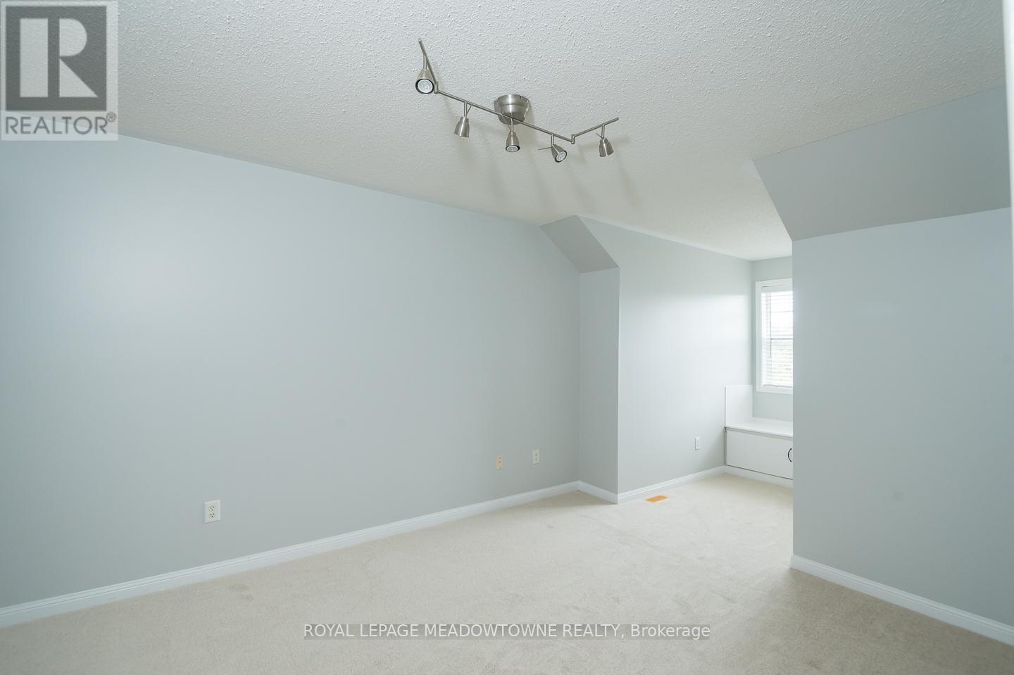 












833 WATSON TERRACE

,
Milton,




Ontario
L9T5Z8

