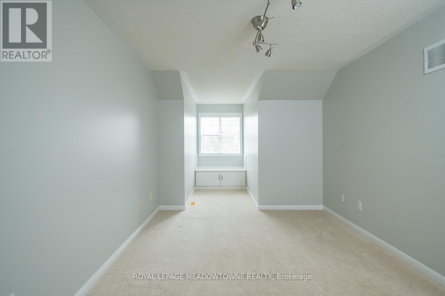 












833 WATSON TERRACE

,
Milton,




Ontario
L9T5Z8

