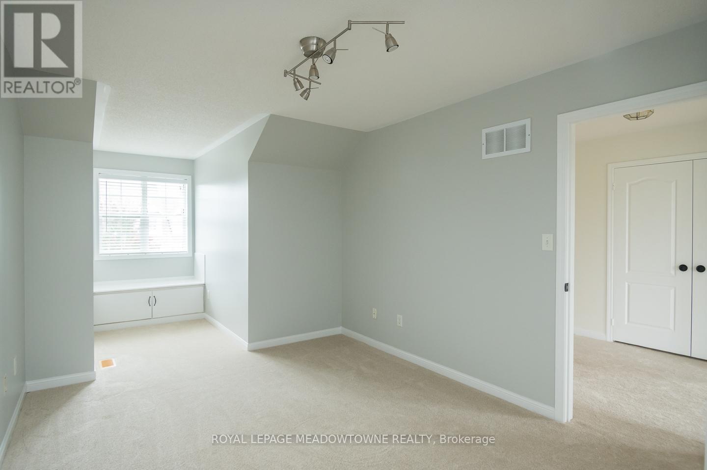 












833 WATSON TERRACE

,
Milton,




Ontario
L9T5Z8

