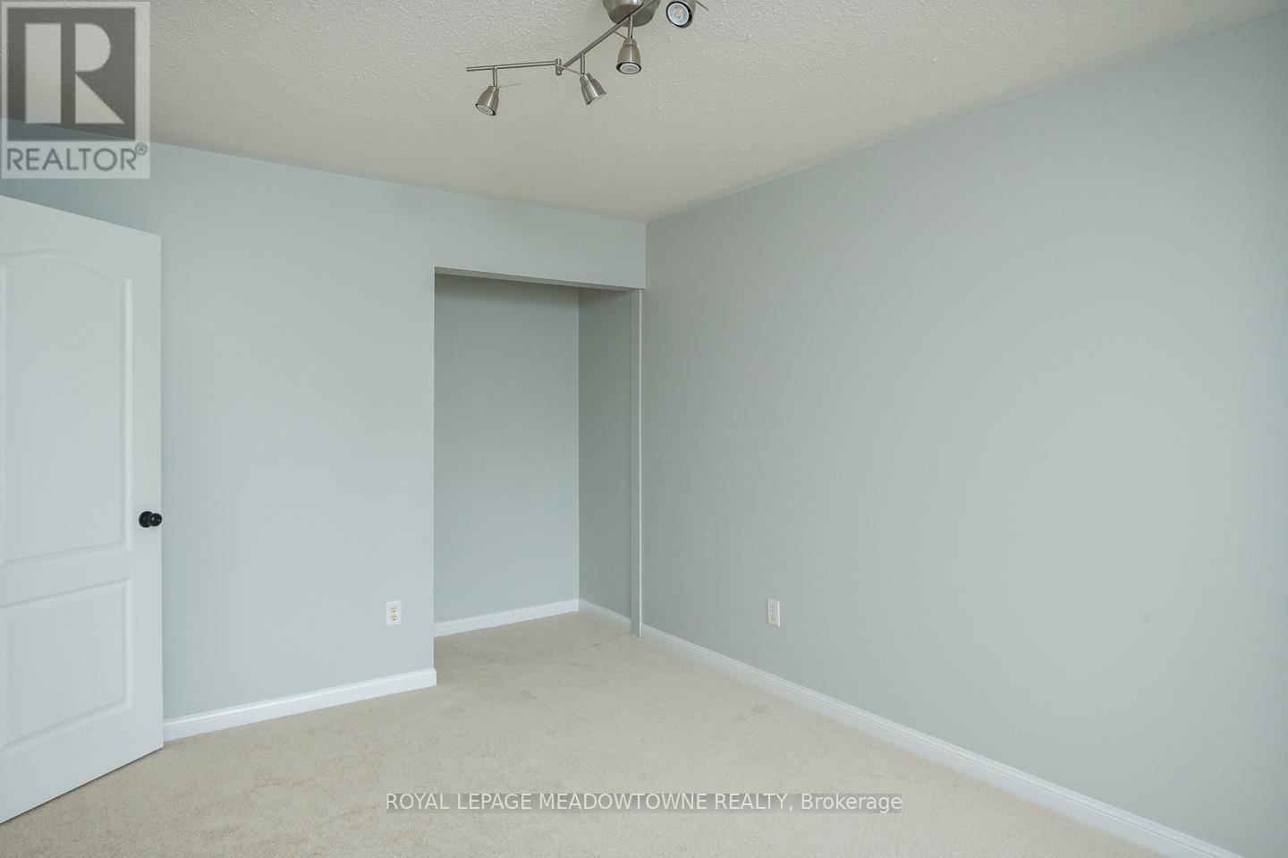 












833 WATSON TERRACE

,
Milton,




Ontario
L9T5Z8

