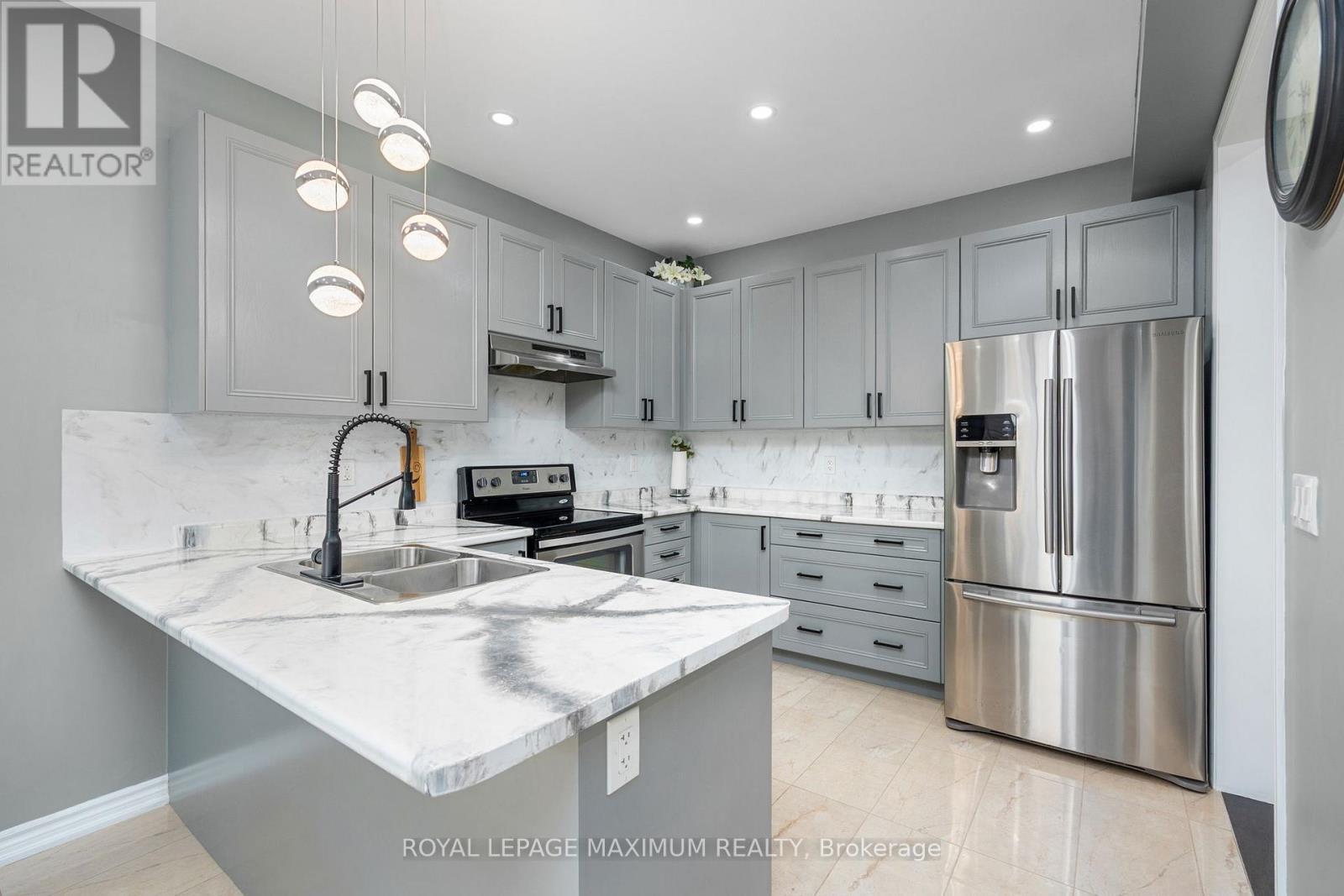 












32 BATTALION DRIVE

,
Essa,




Ontario
L0M1B4

