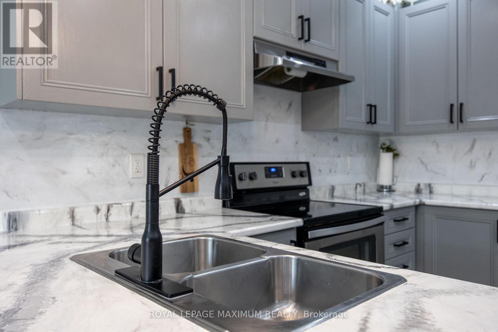 












32 BATTALION DRIVE

,
Essa,




Ontario
L0M1B4

