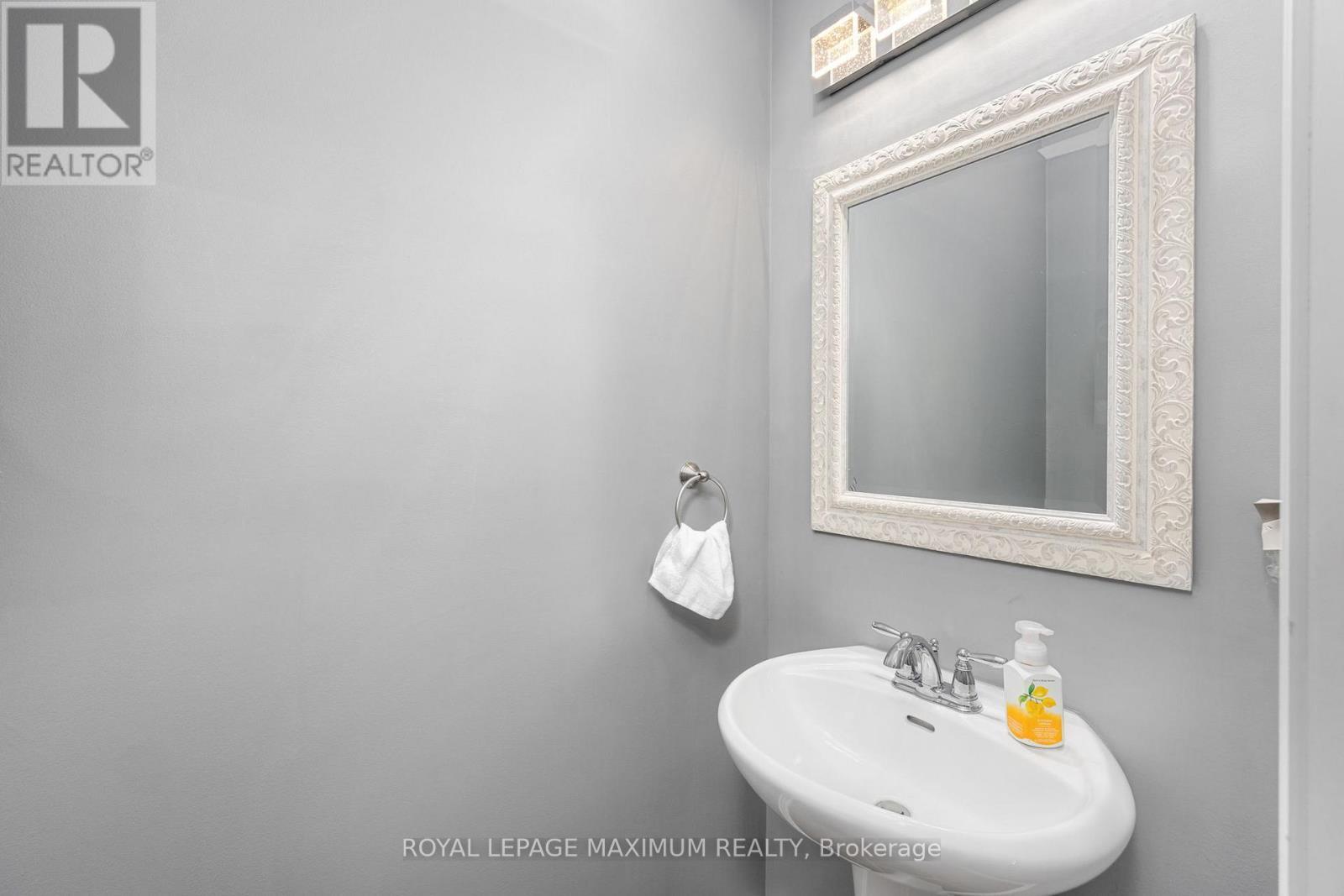 












32 BATTALION DRIVE

,
Essa,




Ontario
L0M1B4

