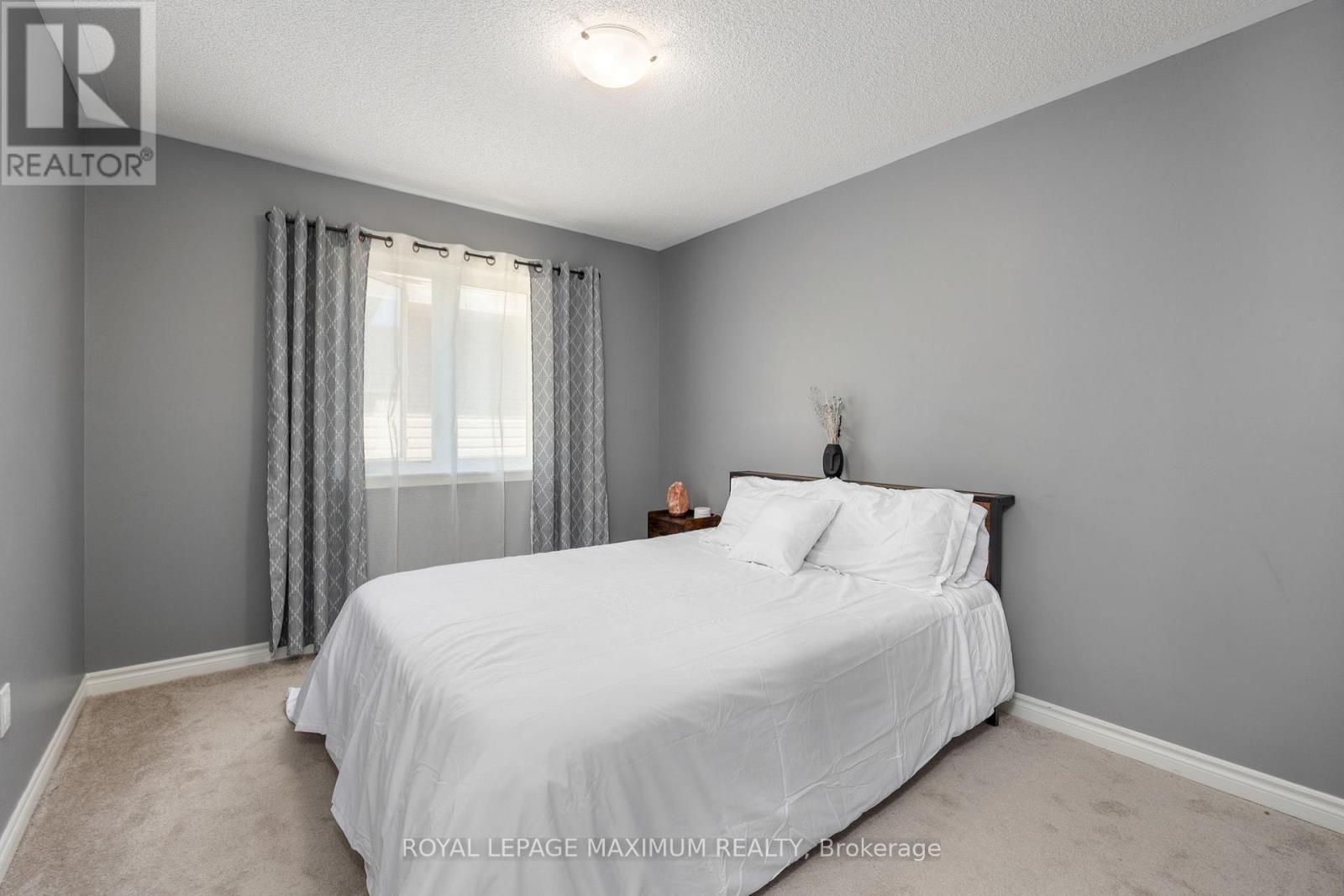 












32 BATTALION DRIVE

,
Essa,




Ontario
L0M1B4

