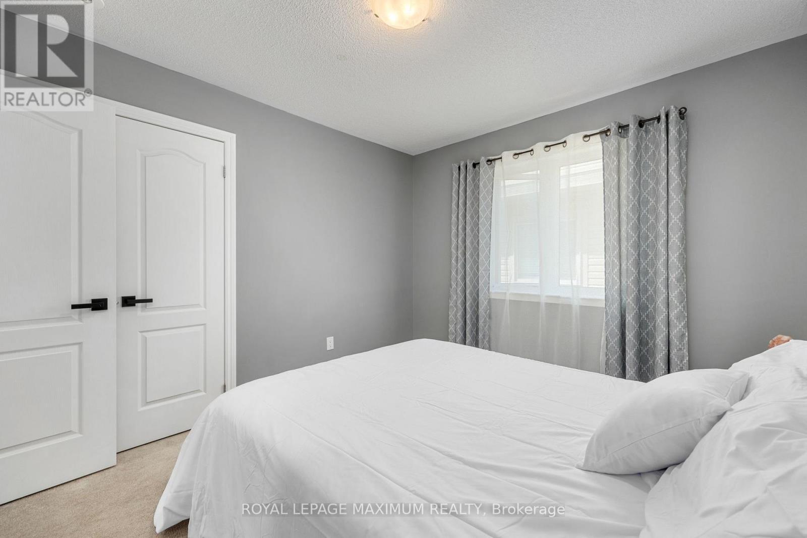 












32 BATTALION DRIVE

,
Essa,




Ontario
L0M1B4

