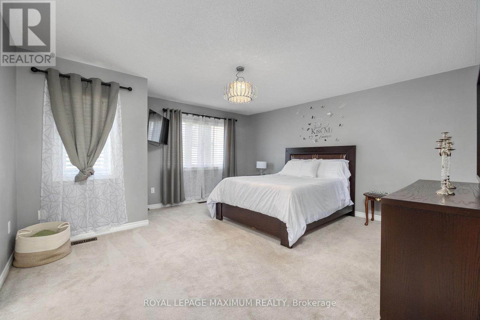 












32 BATTALION DRIVE

,
Essa,




Ontario
L0M1B4

