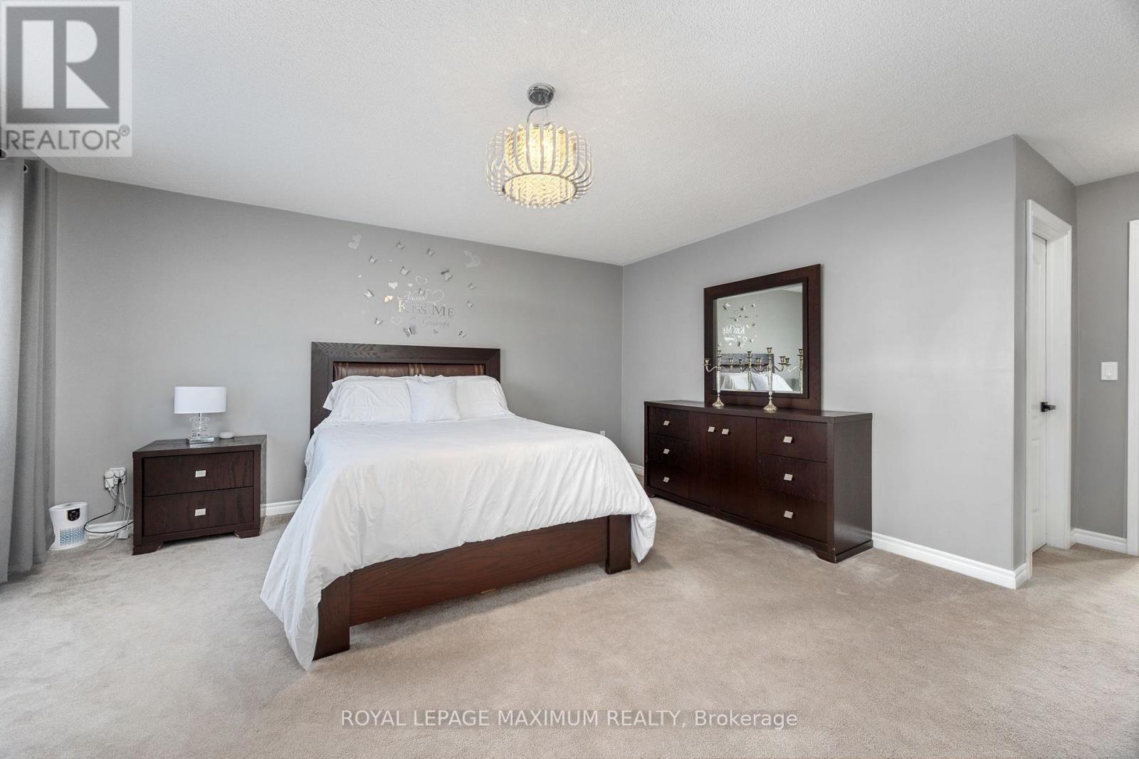 












32 BATTALION DRIVE

,
Essa,




Ontario
L0M1B4

