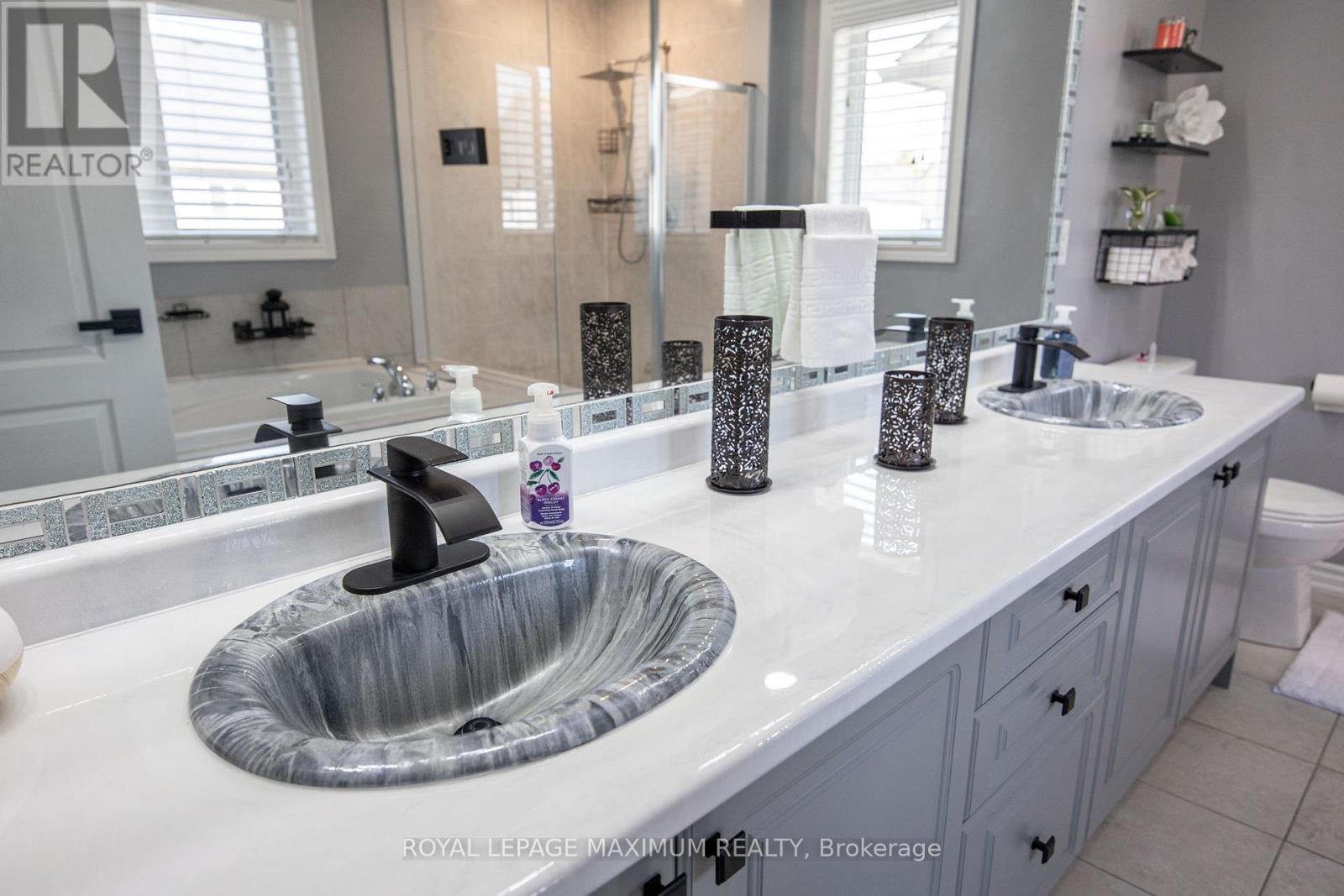 












32 BATTALION DRIVE

,
Essa,




Ontario
L0M1B4

