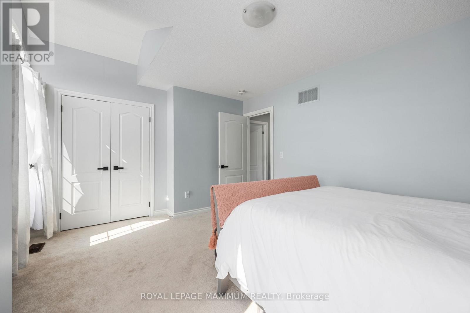 












32 BATTALION DRIVE

,
Essa,




Ontario
L0M1B4

