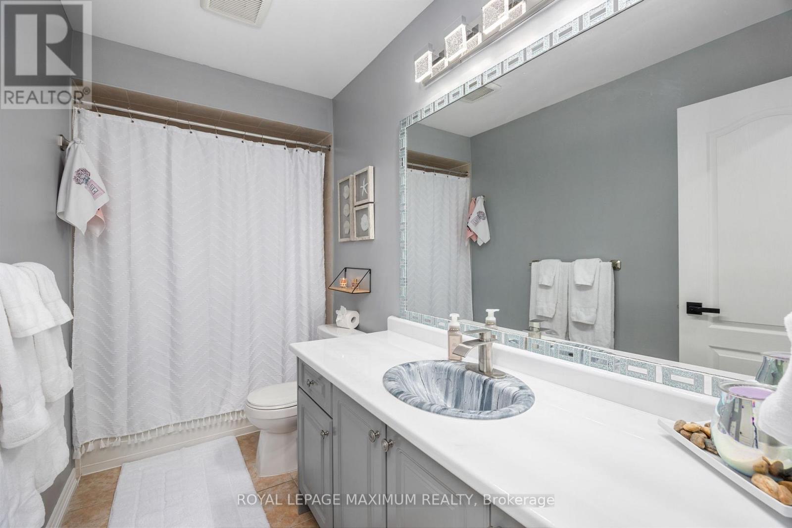 












32 BATTALION DRIVE

,
Essa,




Ontario
L0M1B4

