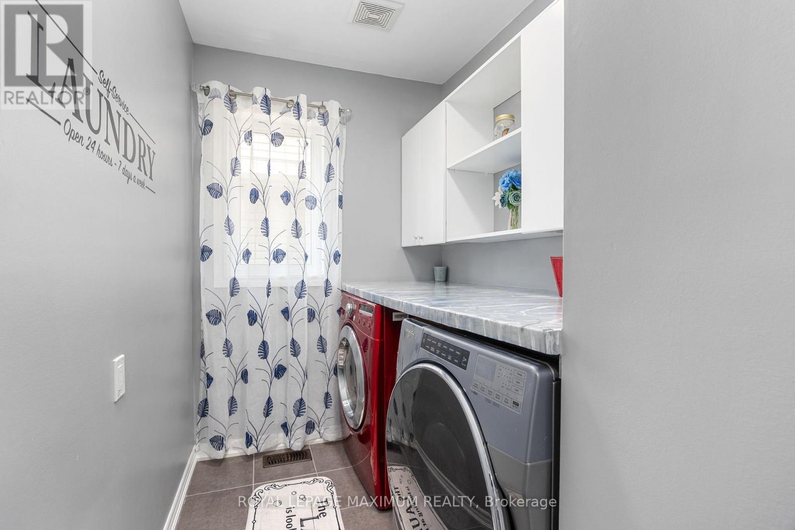 












32 BATTALION DRIVE

,
Essa,




Ontario
L0M1B4

