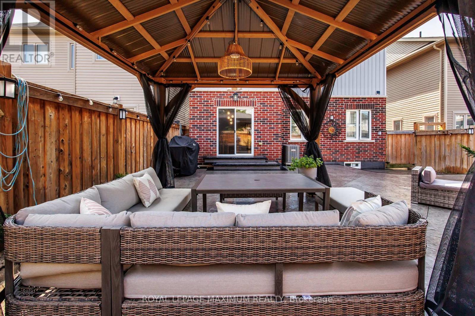 












32 BATTALION DRIVE

,
Essa,




Ontario
L0M1B4

