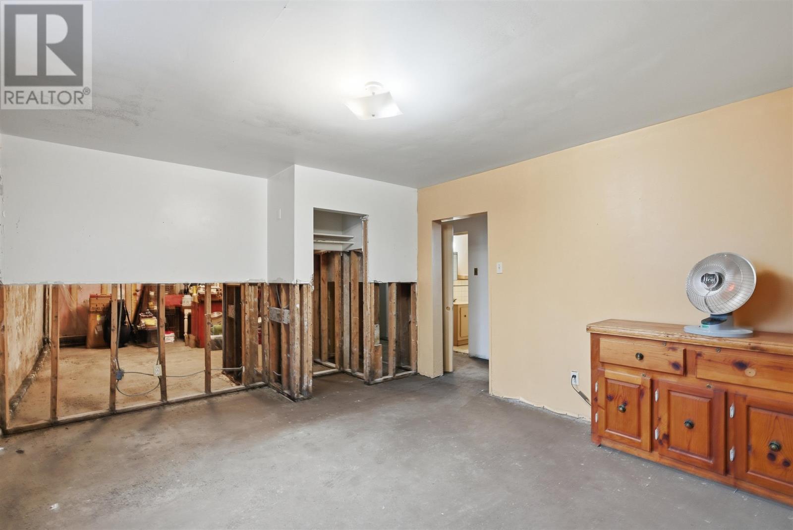 












24 WOODWARD|10 MURRAY STREET PARKING LOT

,
Blind River,




Ontario
P0R1B0

