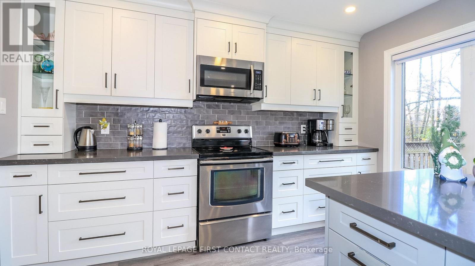 












133 BROWN STREET

,
Barrie,




Ontario
L4N7V7

