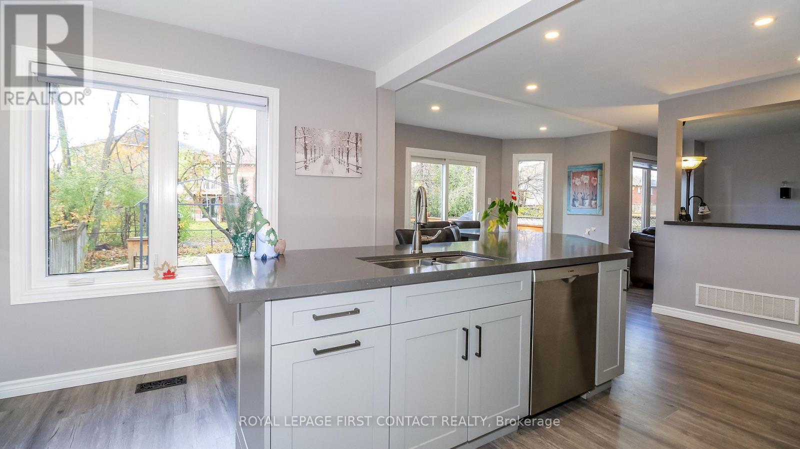 












133 BROWN STREET

,
Barrie,




Ontario
L4N7V7

