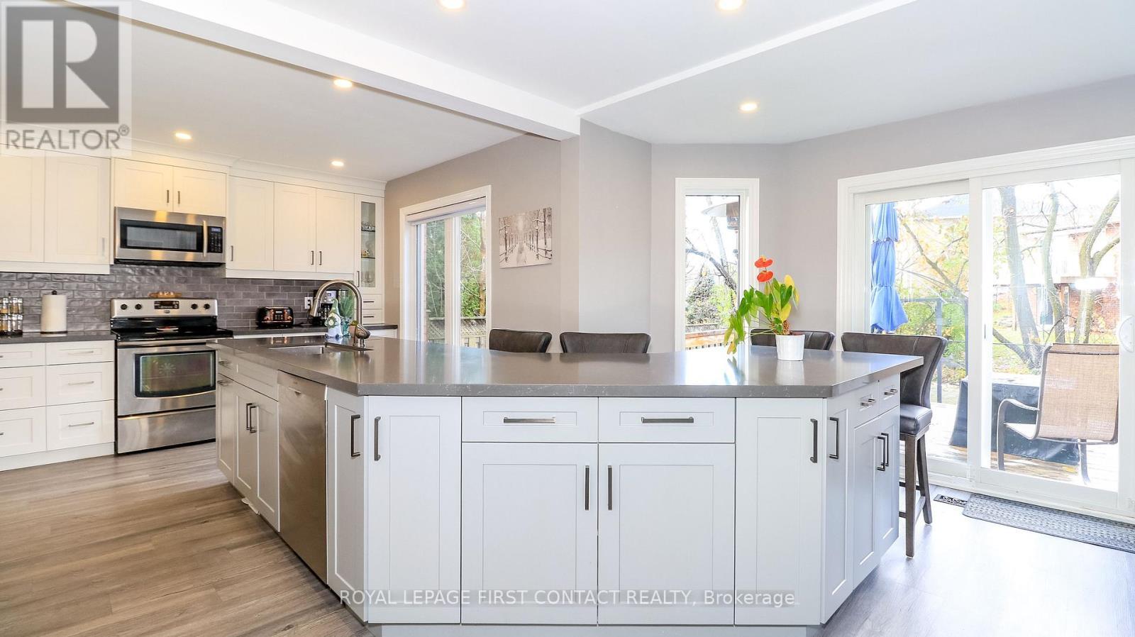 












133 BROWN STREET

,
Barrie,




Ontario
L4N7V7

