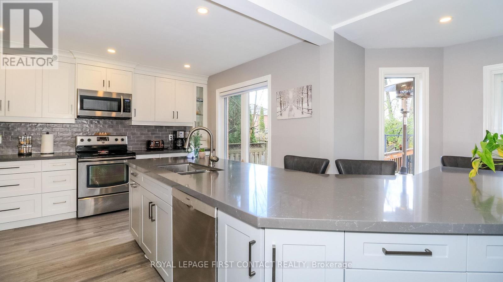 












133 BROWN STREET

,
Barrie,




Ontario
L4N7V7

