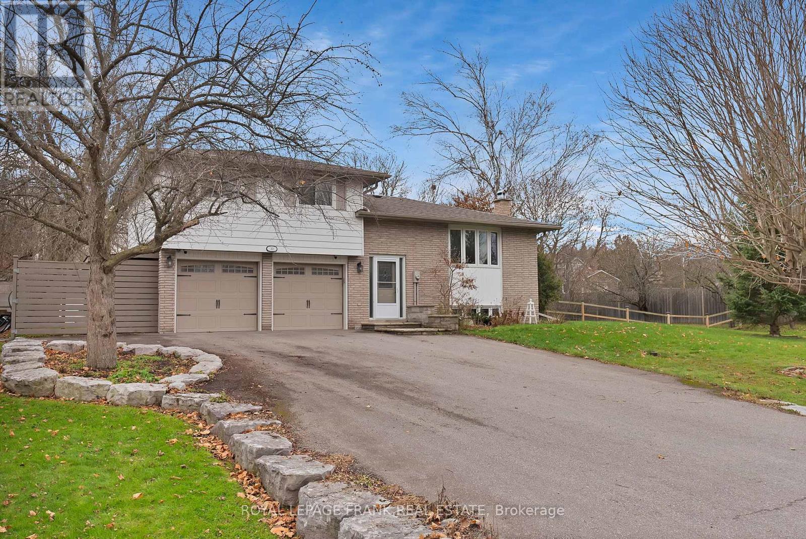 












33 YORK STREET

,
Georgina (Baldwin),




Ontario
L0C1L0

