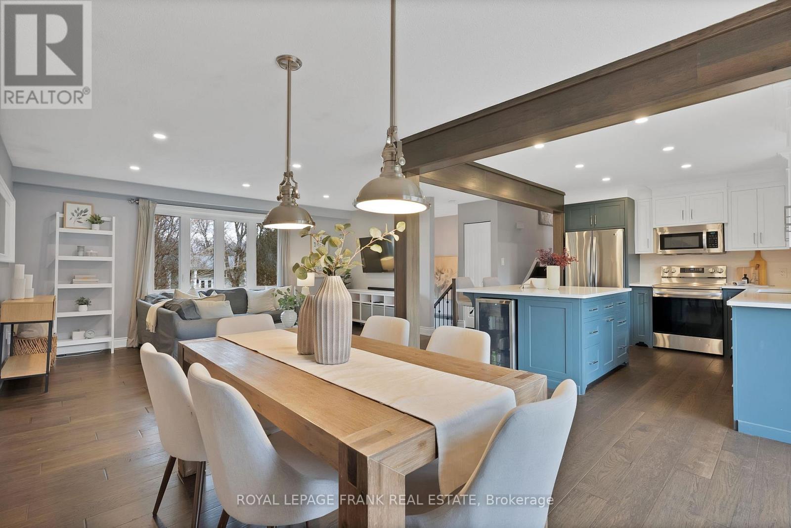 












33 YORK STREET

,
Georgina (Baldwin),




Ontario
L0C1L0

