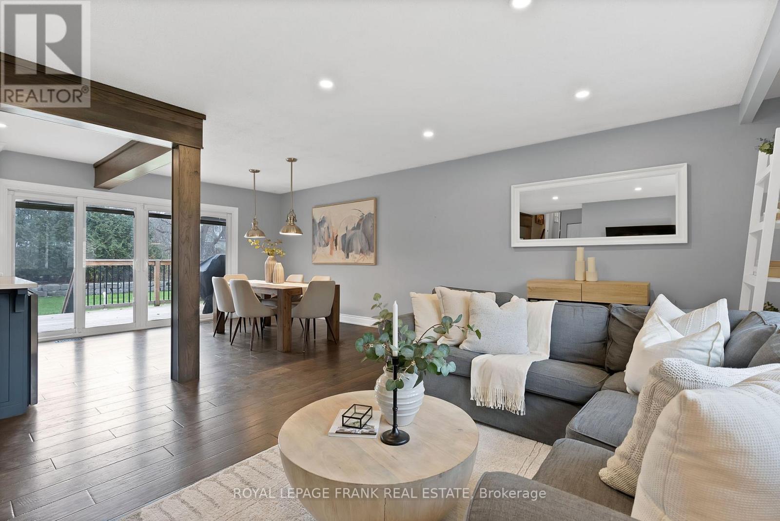 












33 YORK STREET

,
Georgina (Baldwin),




Ontario
L0C1L0

