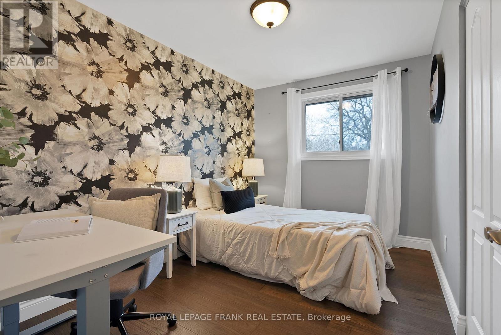 












33 YORK STREET

,
Georgina (Baldwin),




Ontario
L0C1L0

