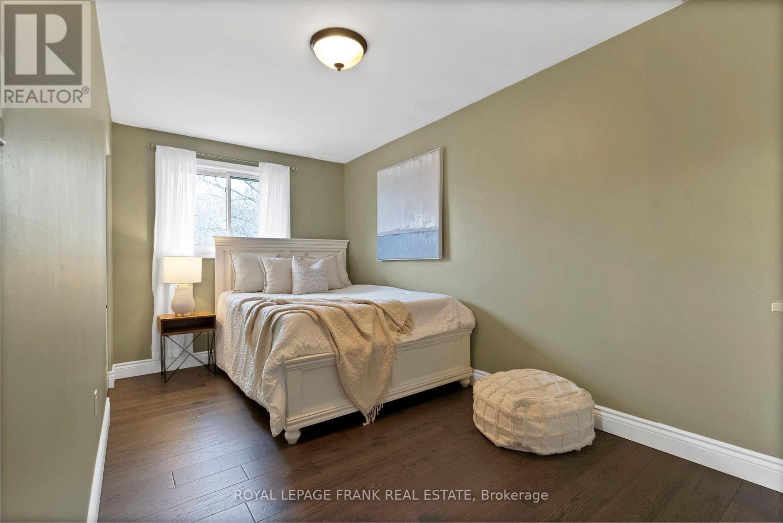 












33 YORK STREET

,
Georgina (Baldwin),




Ontario
L0C1L0

