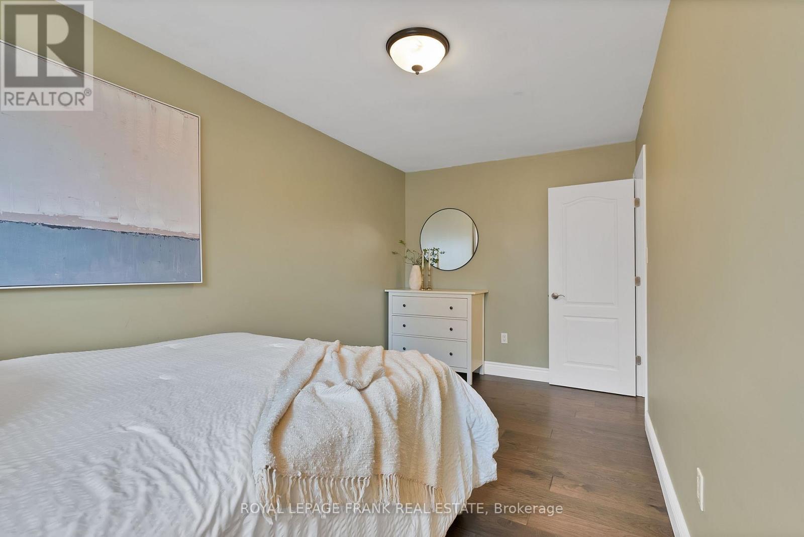 












33 YORK STREET

,
Georgina (Baldwin),




Ontario
L0C1L0

